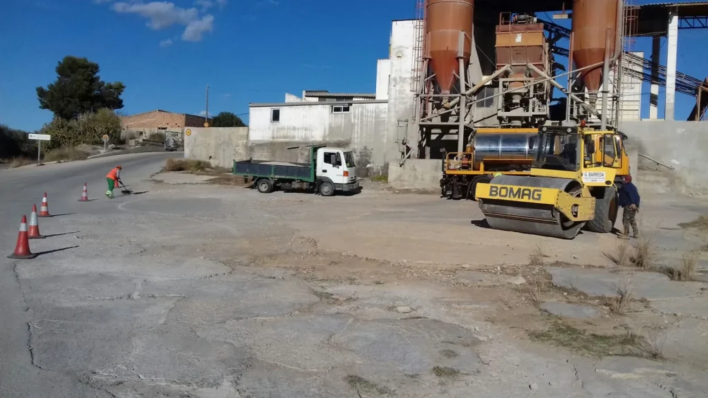 Reparación de la capa asfáltica de la red de caminos rurales de Benicarló